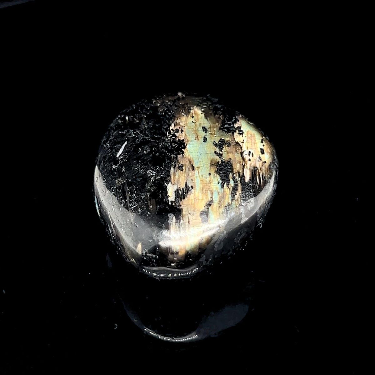 Nuummite